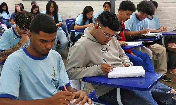Pé-de-Meia: nascidos em novembro e dezembro recebem parcela de R$ 200