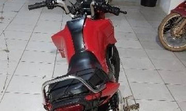 PM RECUPERA MOTO ROUBADA E PRENDE SUSPEITO