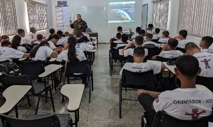 Polícia Ambiental realiza palestra para alunos da Polícia Militar Mirim durante a Semana do Meio Ambiente