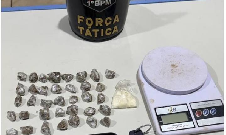 POLÍCIA MILITAR PRENDE SUSPEITO DE FURTOS E APREENDE DROGAS DURANTE OPERAÇÃO FORÇA TOTAL