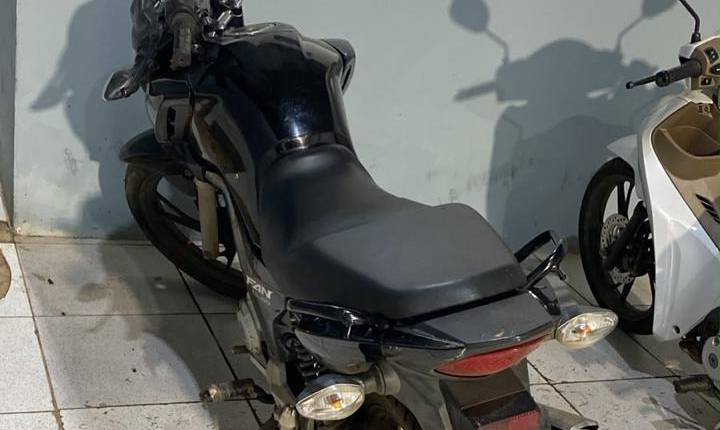 Polícia Militar prende suspeito de roubo, recupera motocicleta e apreende simulacro após acompanhamento em Porto Velho