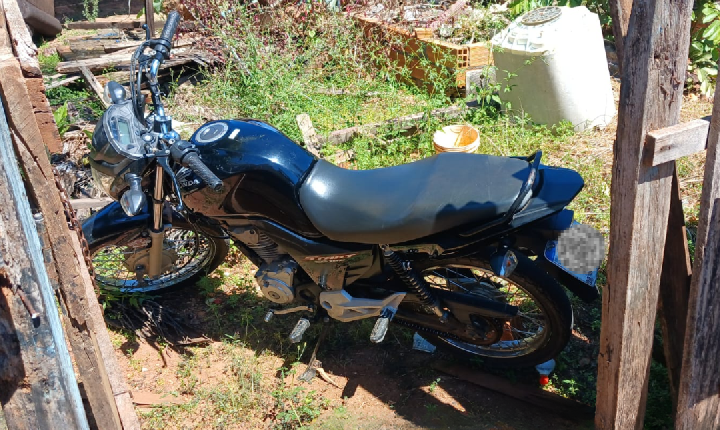 Polícia Militar recupera motocicleta furtada, apreende droga e prende suspeito reincidente em Cacoal