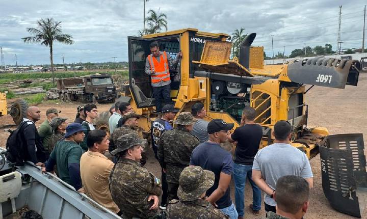 Policiais Militares prontos para operar máquinas pesadas