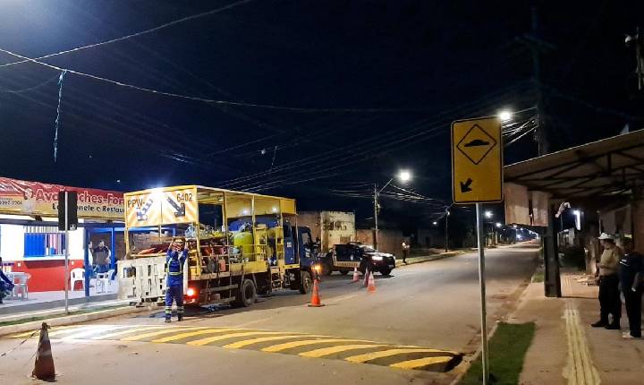 Prefeitura reforça segurança viária com instalação de lombadas na Rua Capão da Canoa