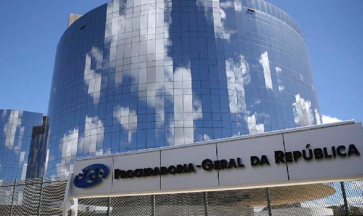 Procuradores solicitam cautela em meio à crise no STF