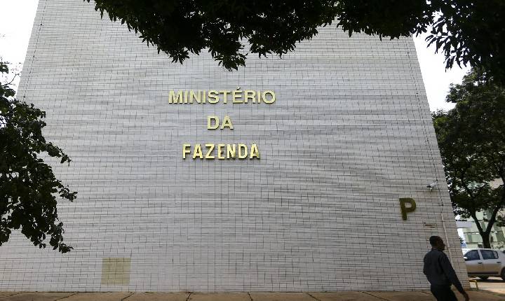 Projeção oficial de inflação sobe para 5,1%, com estouro da meta