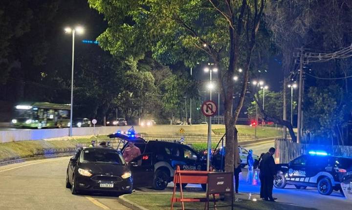 Rua interditada durante casamento do filho de Moraes gera conflito com empresário