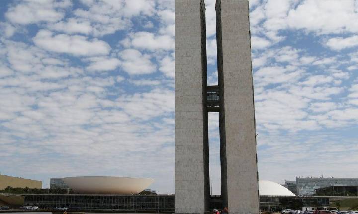 Senado define nova data para votação da proposta que extingue a escala 6x1