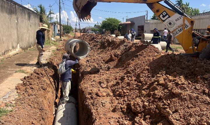 Serviços de infraestrutura avançam no bairro Três Marias