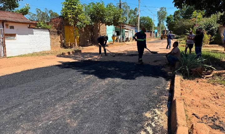 Solicitação de Márcio Pacele resulta em operação tapa-buracos no bairro Rosalina de Carvalho