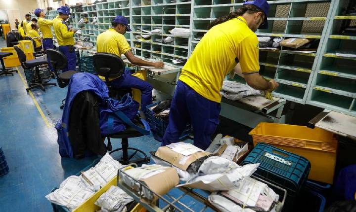 TST ordena que 80% dos trabalhadores dos Correios continuem ativos durante a greve