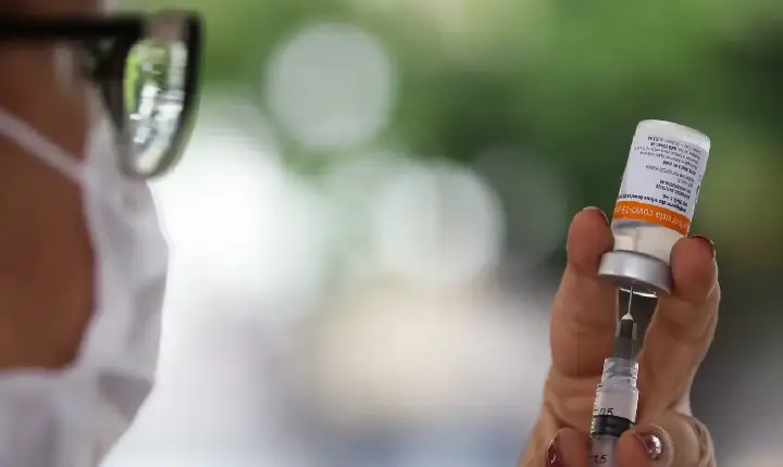Vacinas contra covid-19 serão atualizadas contra novas variantes