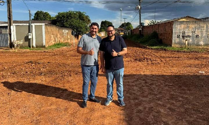 Vereador articula e garante avanço da terraplanagem no bairro Igarapé