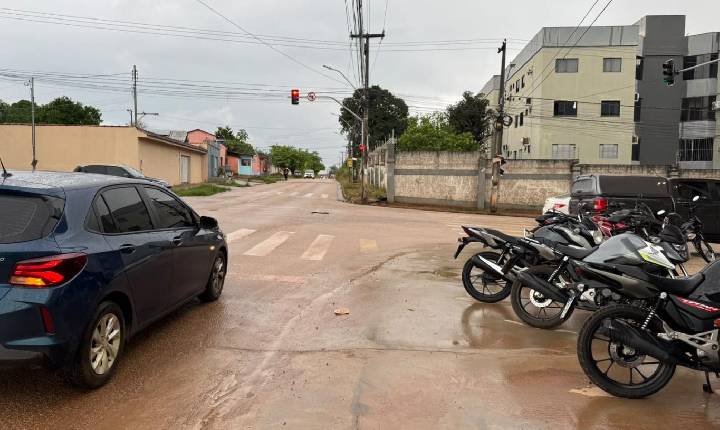 Vereador Edimilson Dourado solicita instalação de placa de Direita Livre para melhorar trânsito na zona Sul