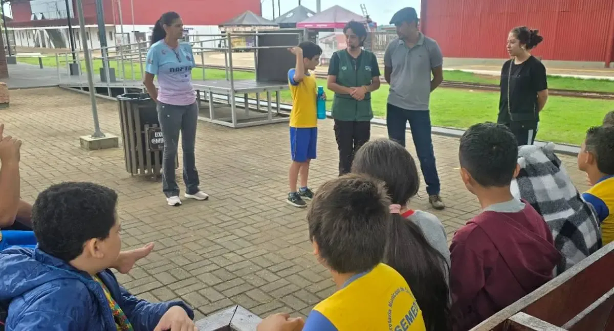 Alunos da rede municipal exploram a história e cultura de Porto Velho em visita ao Complexo da Estrada de Ferro Madeira-Mamoré