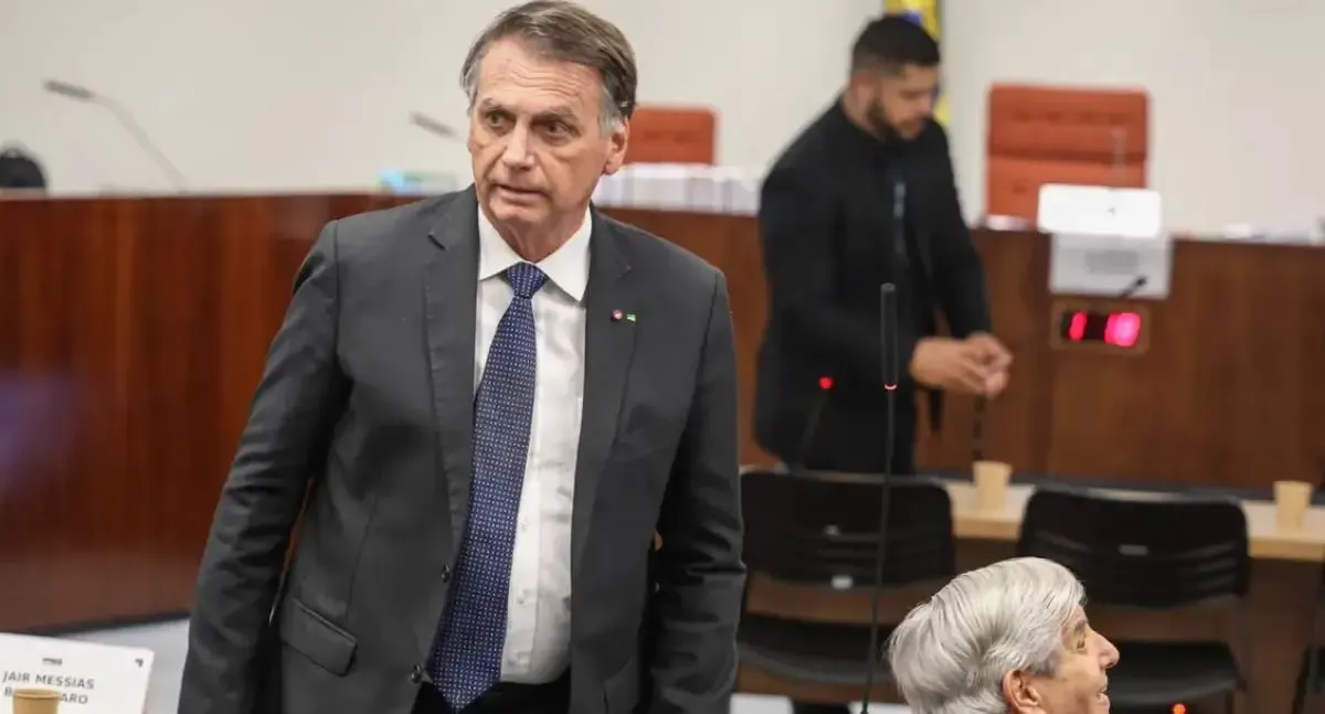 Defesa de Bolsonaro alega cerceamento de defesa e pede revisão da pena no STF