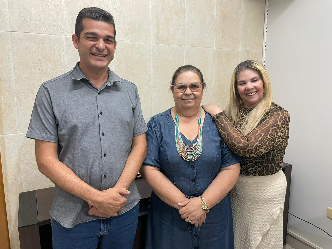 Vereador Adalto de Bandeirantes solicita implantação de CRAS em União Bandeirantes durante visita à SEMIAS