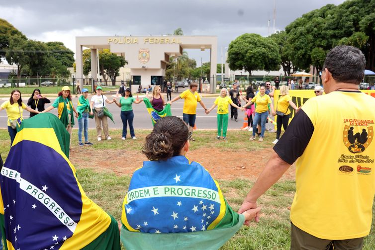 Médico e advogados visitam Bolsonaro antes de audiência de custódia
