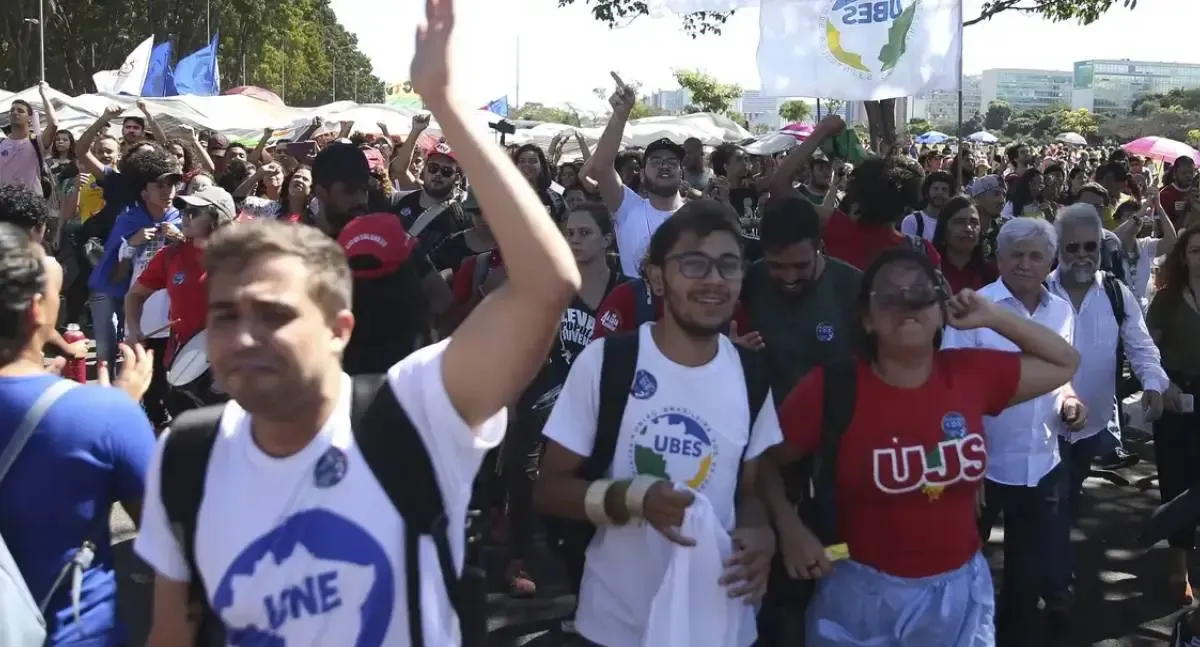 Número de trabalhadores sindicalizados para de cair e atinge 9,1 milhões em 2024