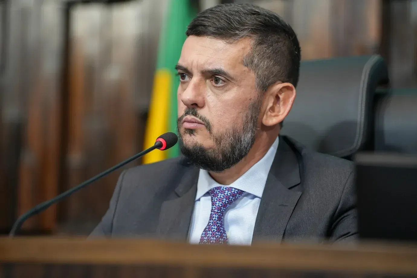 CCJ da Alerj aprova projeto de resolução para revogar prisão de Bacellar; caso vai a plenário