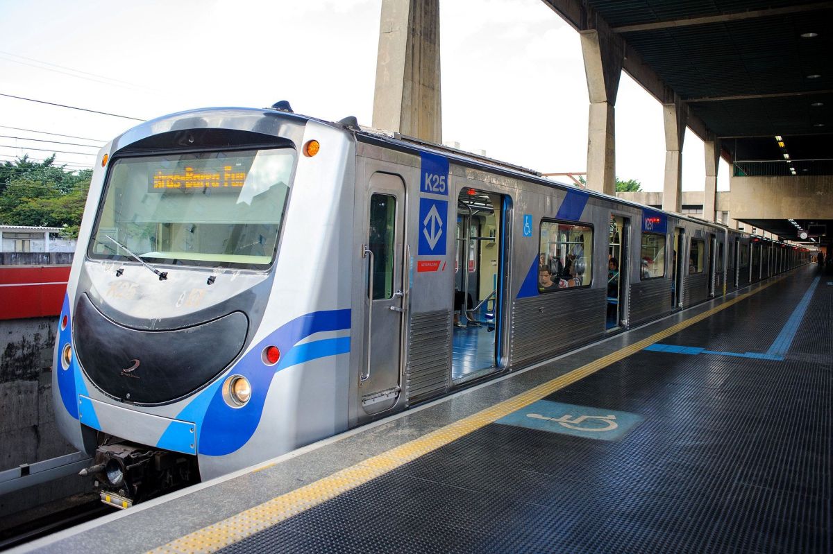 Metrô 24 horas: 13,8 mil passageiros foram registrados na madrugada em SP