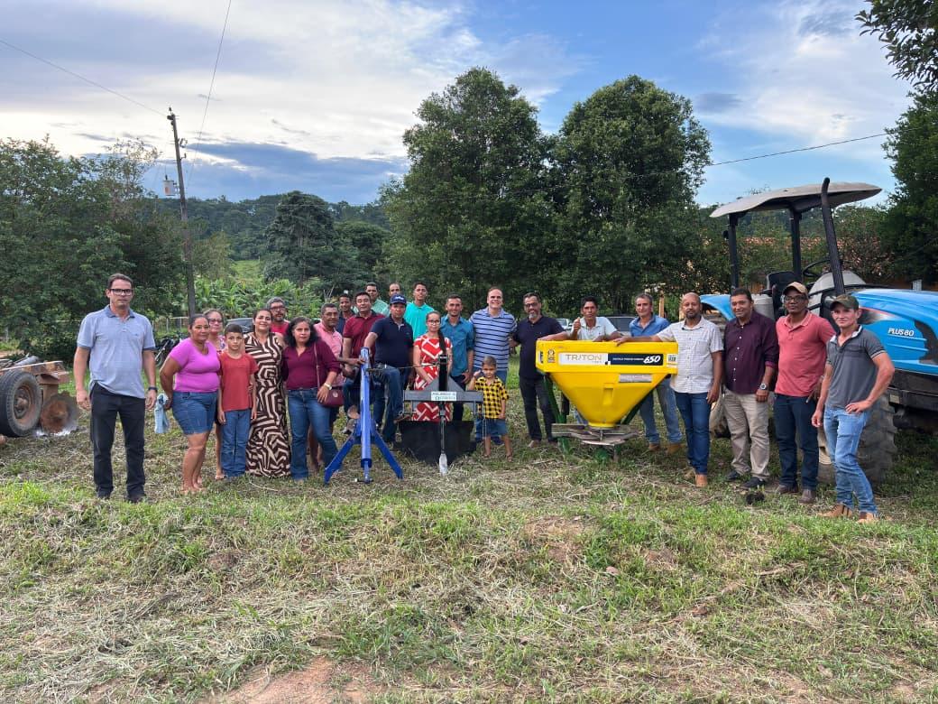 Reforço para produtores rurais: deputado Alan Queiroz entrega novos equipamentos agrícolas para fortalecer produção em Nova União