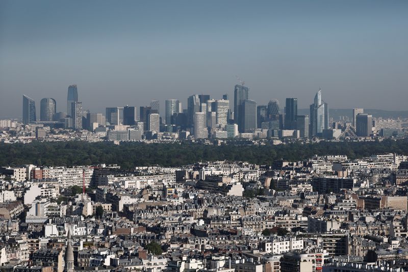 Economia da França encerra 2025 com desaceleração modesta do crescimento