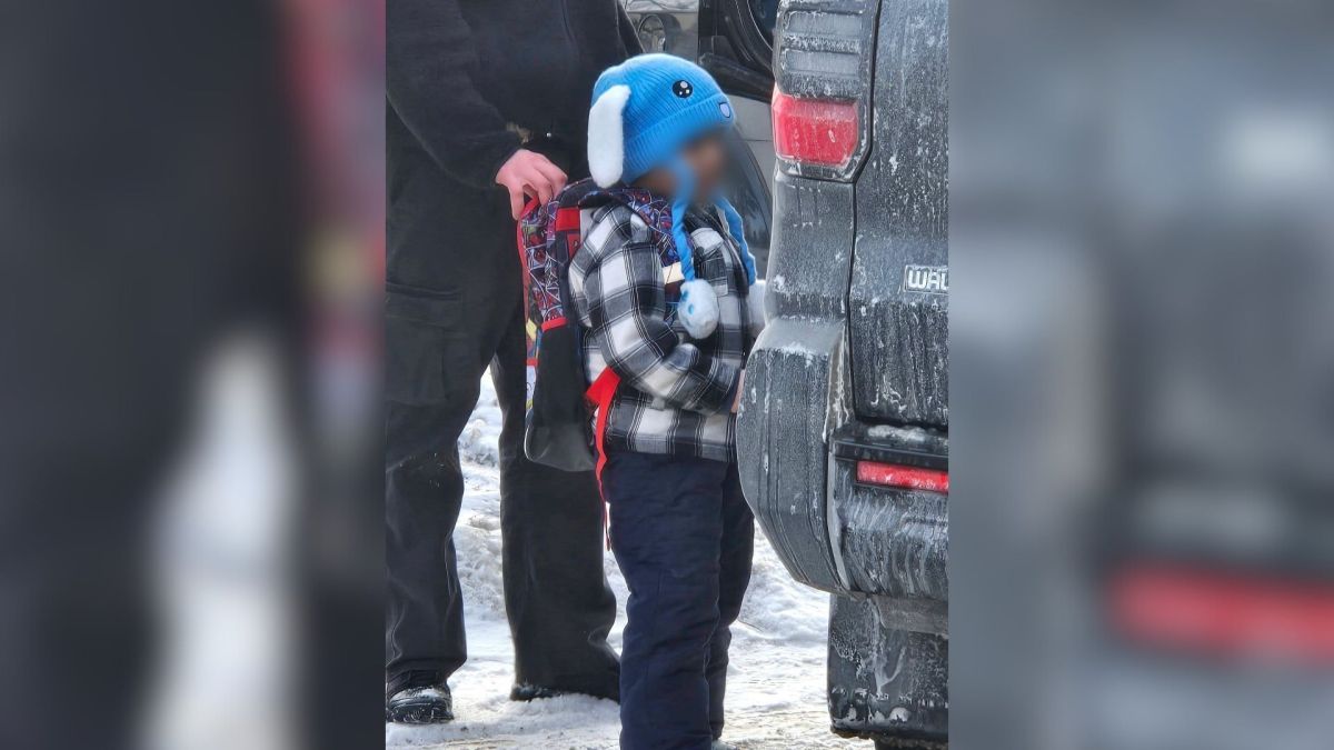 Menino de 5 anos é mantido com pai em centro de imigrantes no Texas