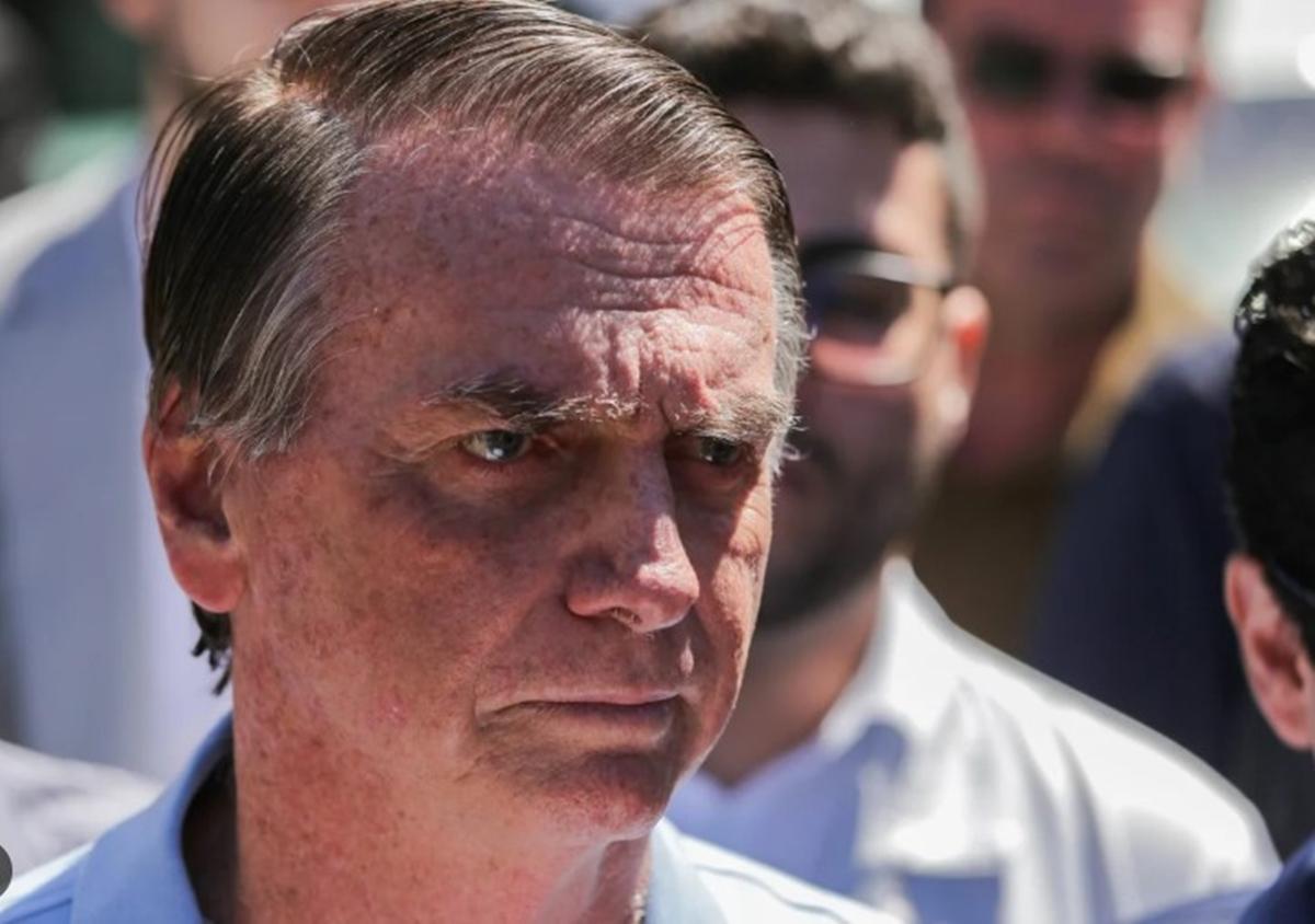Michelle diz que Bolsonaro irá ao hospital após traumatismo leve na prisão