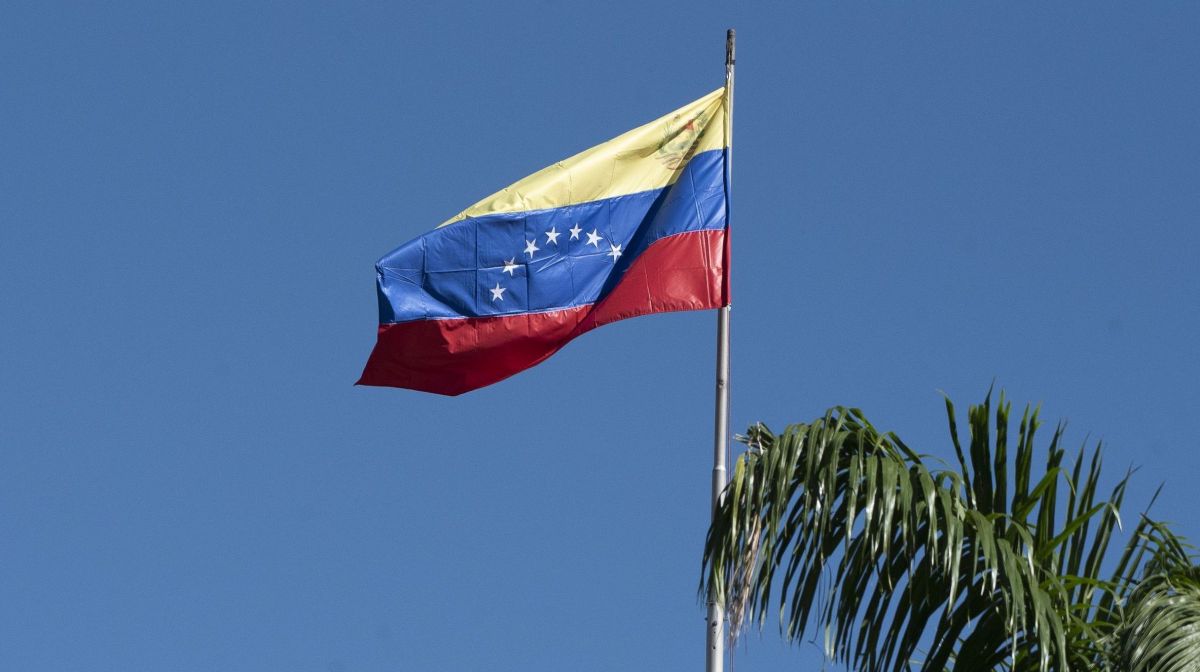 População da Venezuela estoca comida após ataque dos EUA