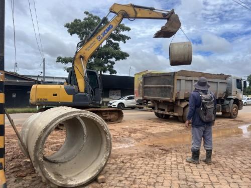 Drenagem é reforçada no cruzamento das ruas Mamoré e Sete de Setembro