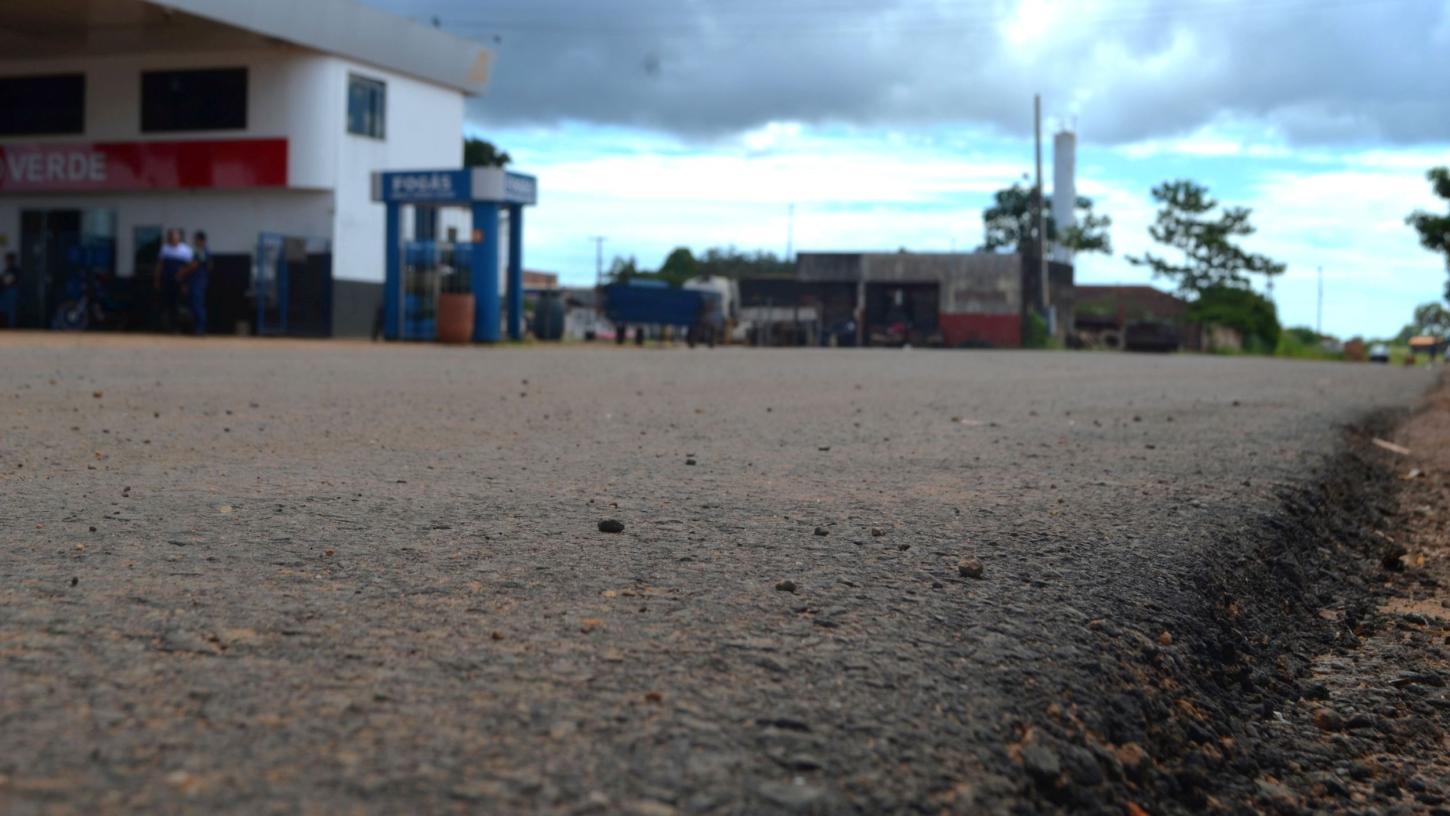 Rua Léo Rolim é asfaltada em Vilhena com investimento do deputado Ezequiel Neiva