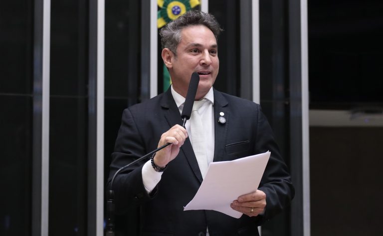Comissão aprova proposta com regra para indenizar arma devolvida
