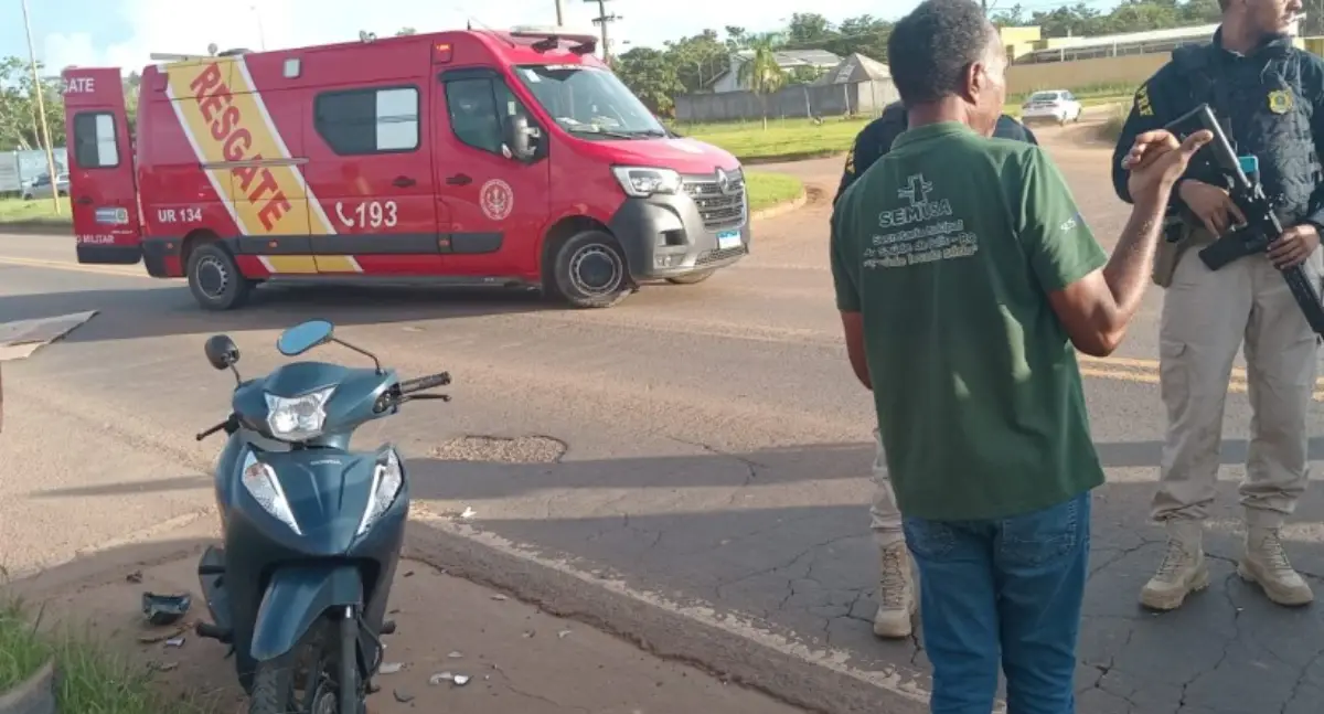 Motociclista fica ferido após colisão com caminhonete no acesso ao Savana Park