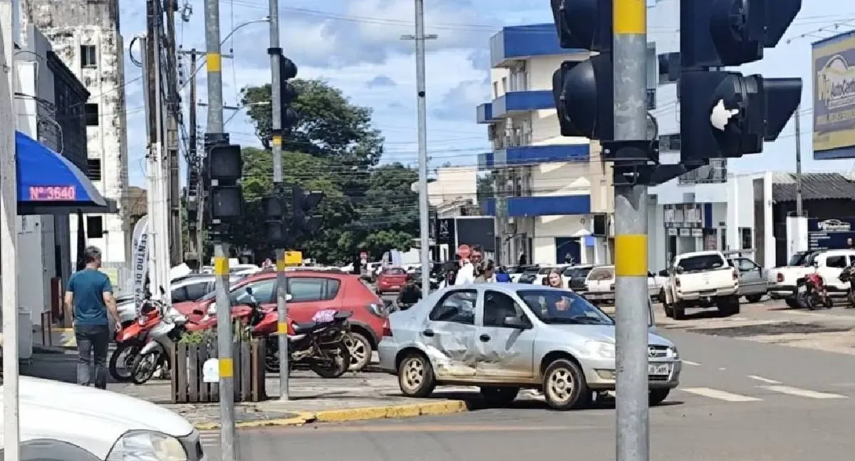 Acidente em Vilhena envolve idoso sem CNH - VEJA O VÍDEO