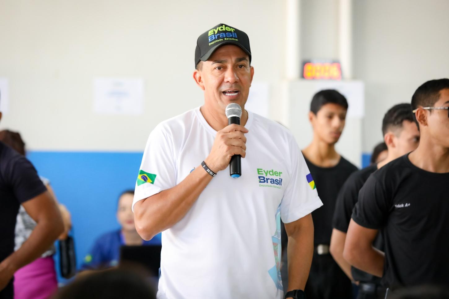 Eyder Brasil realiza 6ª edição do Cidadania no Bairro em Candeias do Jamari