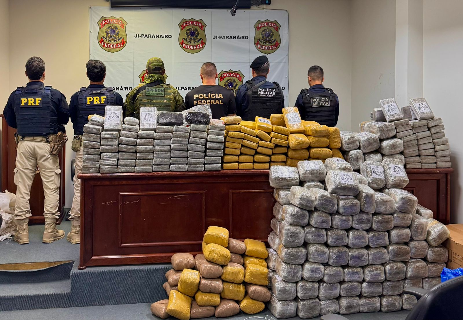 Forças de segurança apreendem cerca de 460 quilos de drogas em São Francisco do Guaporé (RO)
