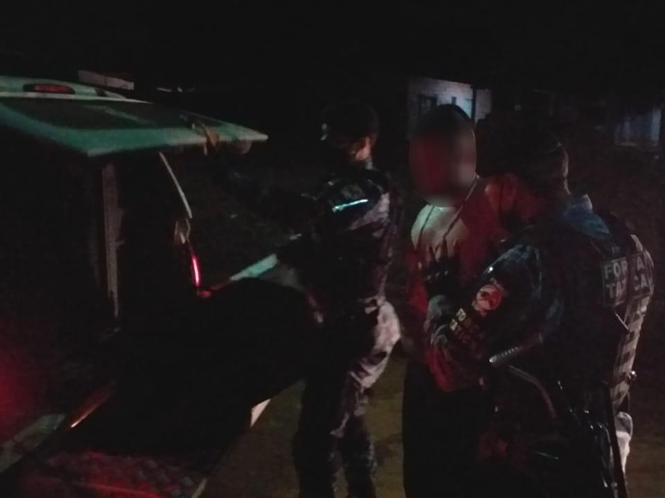 Motociclista embriagado é preso por agredir mãe e filho em posto de combustíveis