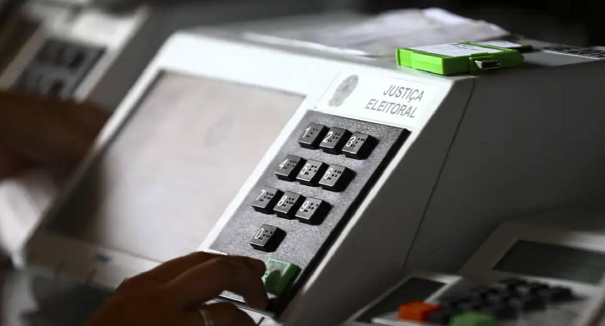 Onze governadores deixam cargos para disputar eleições de outubro
