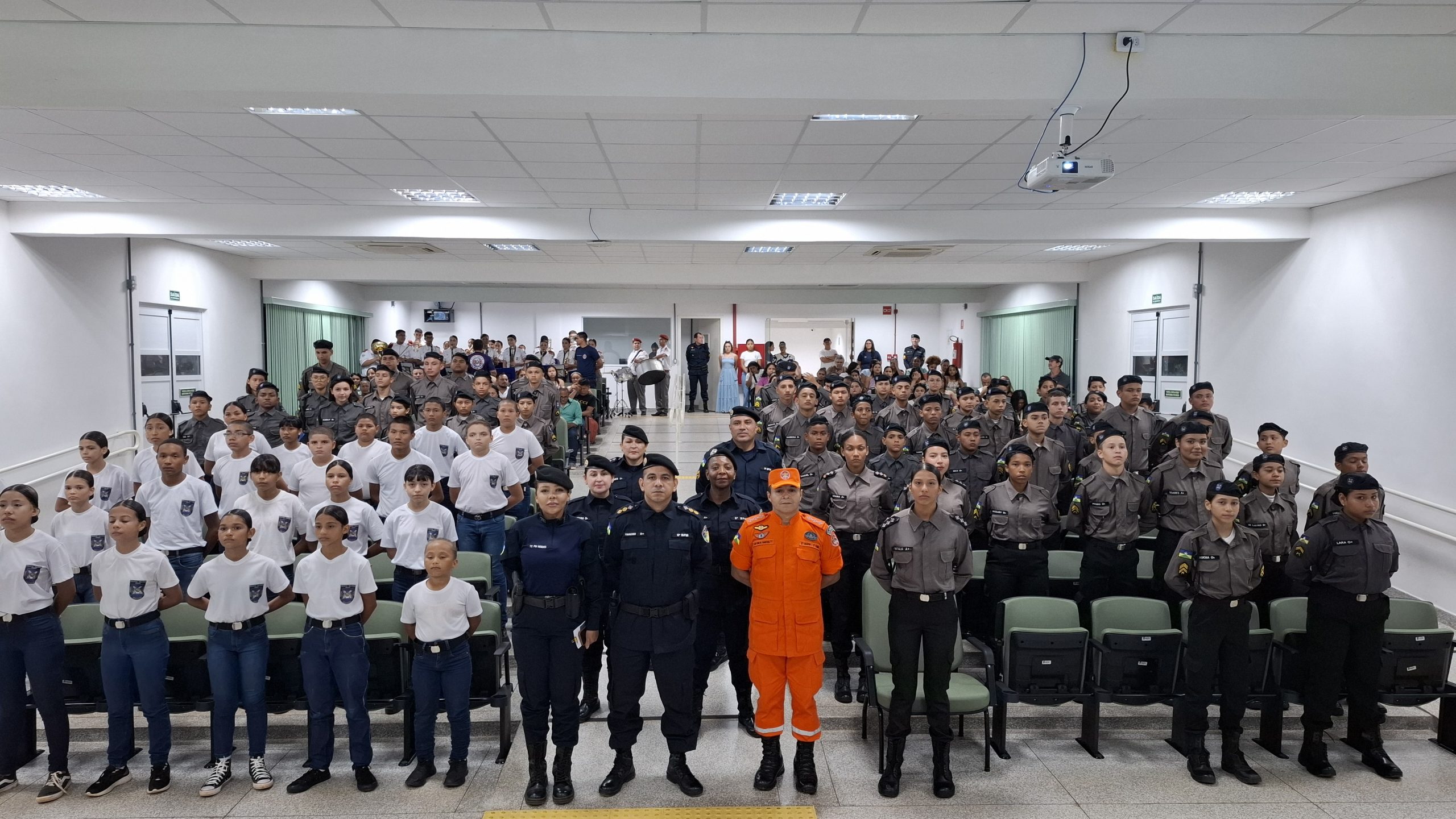 Polícia Militar por meio do 6º BPM, realiza aula inaugural do Programa Polícia Militar Mirim 2026 em Guajará-Mirim