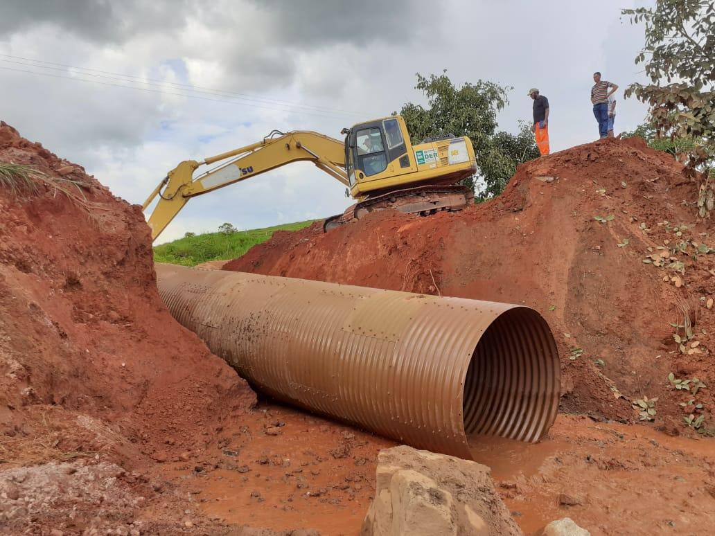 Pontes de madeira são substituídas por tubos PEAD em Nova Mamoré, com apoio de Cirone Deiró