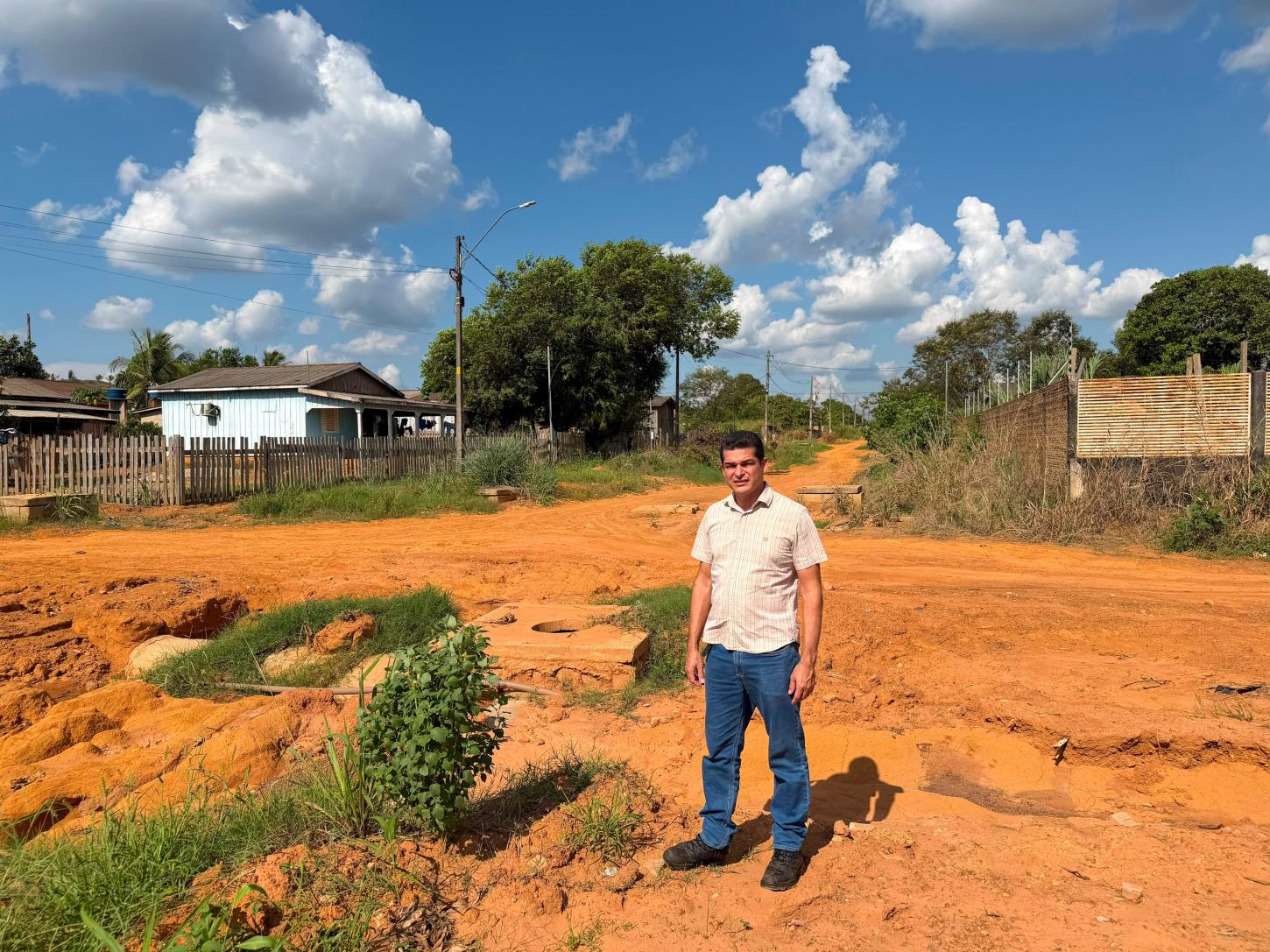 Obras paradas em União Bandeirantes mobilizam vereador Adalto em cobrança por providências