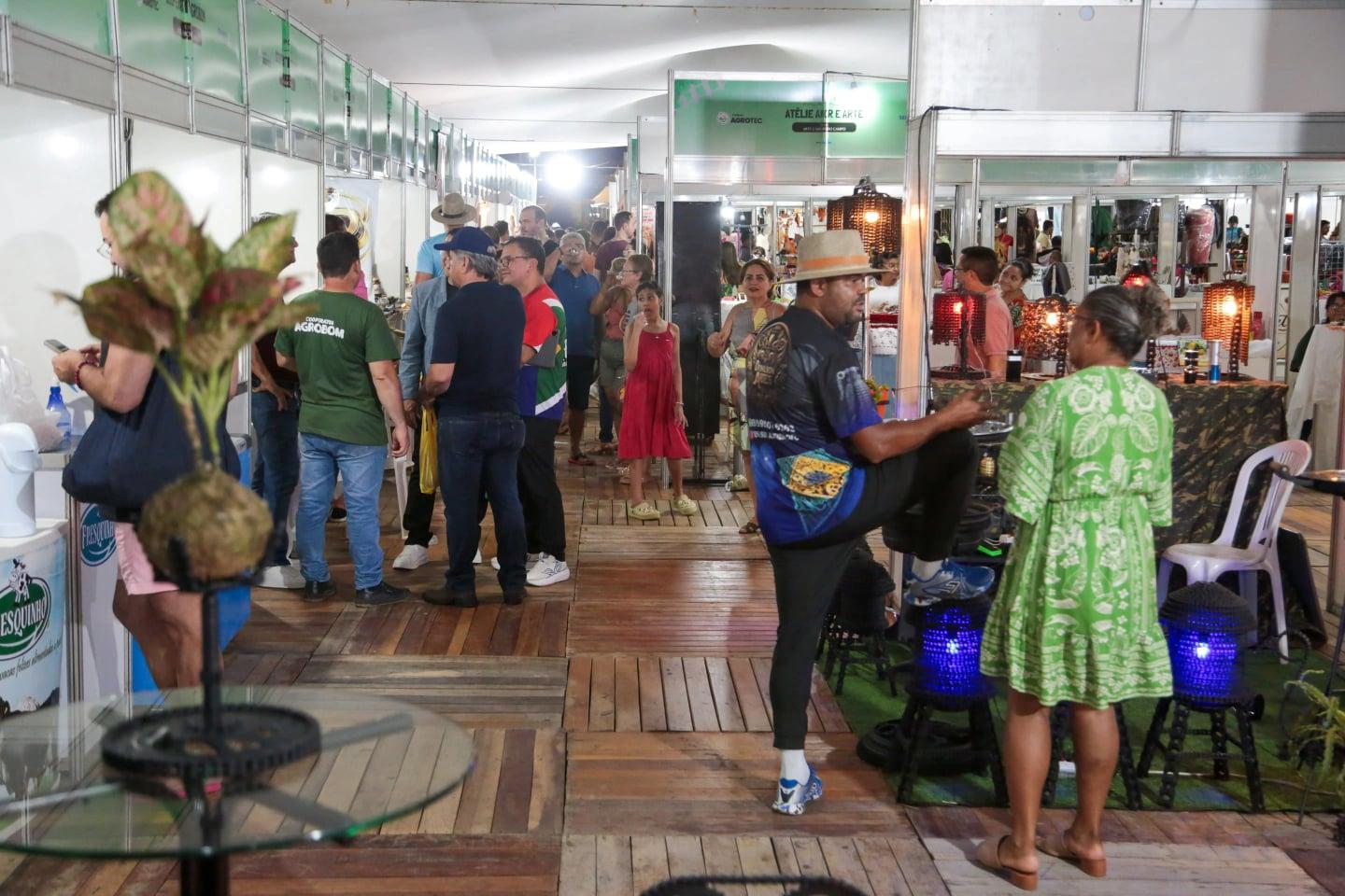 Último dia da Agrotec é celebrado por famílias com experiências e negócios