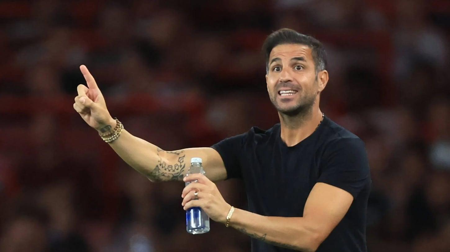 A cláusula que pode definir o futuro de Cesc Fàbregas nas próximas temporadas