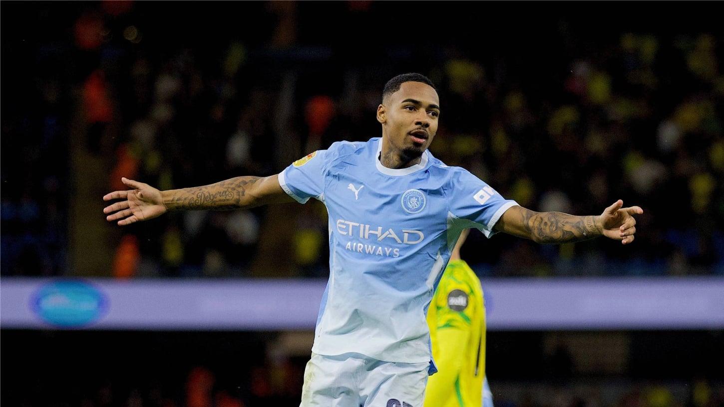 Allan brilha na estreia pelo Manchester City e se iguala a brasileiros históricos