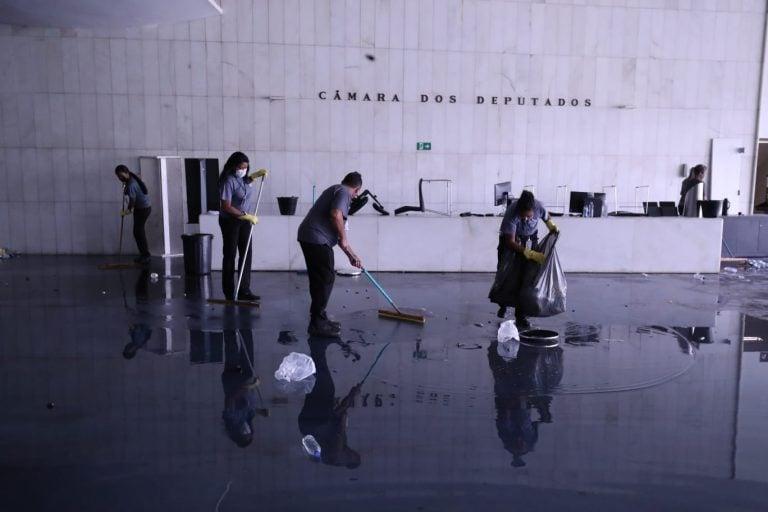 Ampliação de vagas para mulheres em contratos públicos é proposta por projeto de lei