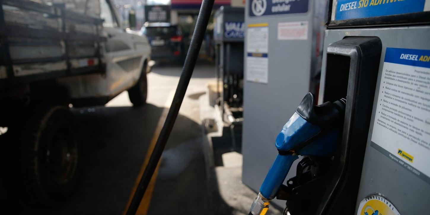 Ampliação dos subsídios ao diesel e à gasolina após aumento do petróleo