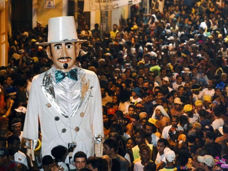 Aprovação de datas comemorativas e homenagens por comissão da Câmara