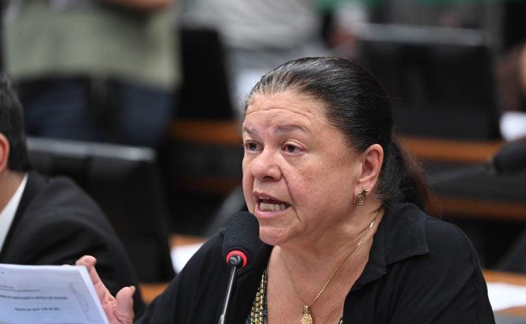 Aprovação de medida permite que mulheres e idosos desembarquem fora das paradas de ônibus à noite