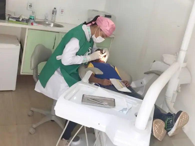 Atendimento odontológico nas escolas é reestabelecido pelo Sorriso Curumim, beneficiando mais de mil crianças